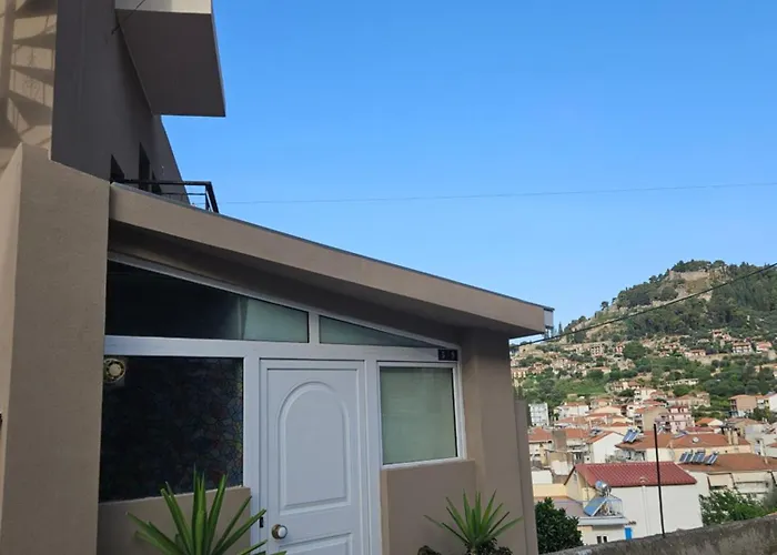 Με Θέα Το Κάστρο